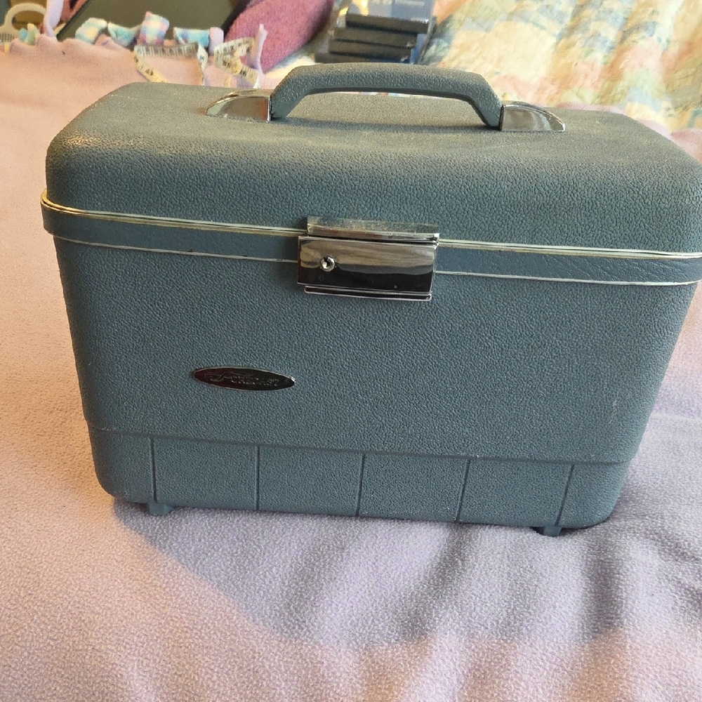 Vintage Grey-Blue Train Case